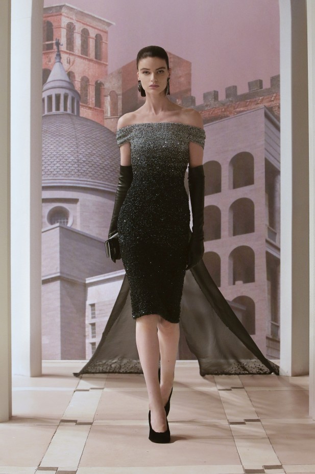 فستان خطوبة أوف شولدر من فيندي Fendi
