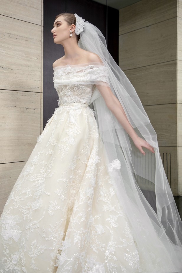 فستان زفاف أوف شولدر من إيلي صعب Elie Saab 