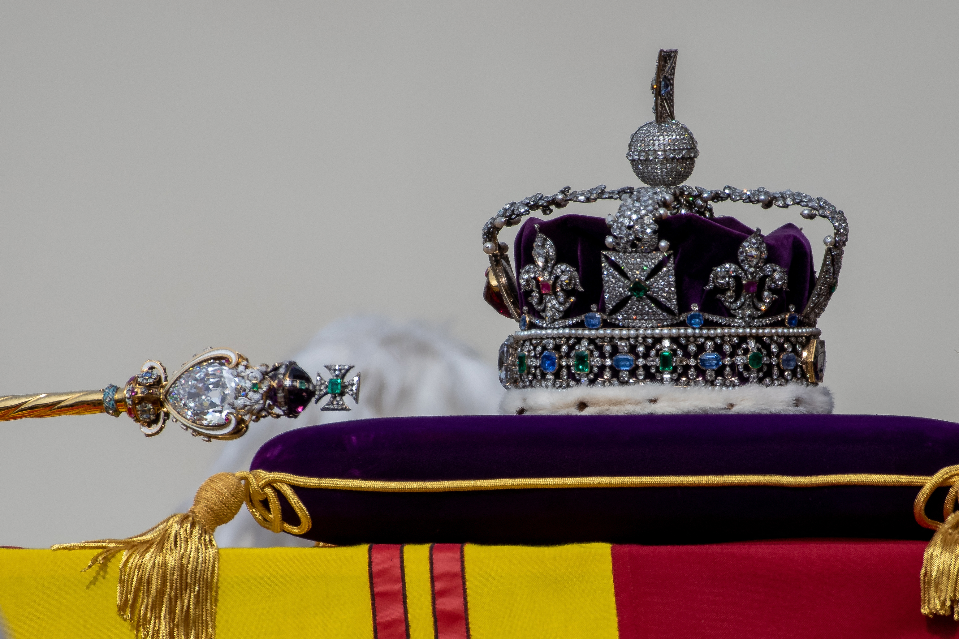 The coffin of Queen Elizabeth II with the Imperial State Crown resting on top is seen during the State Funeral of Queen Elizabeth II in London on September 19, 2022. Chris J Ratcliffe / POOL / AFP