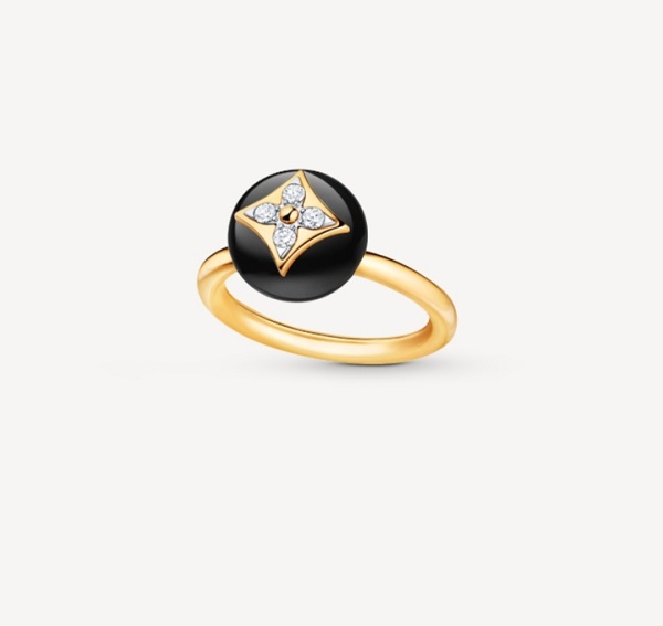 خاتم راقي بحجر العقيق الأسود من علامة لويس فيتون Louis Vuitton 