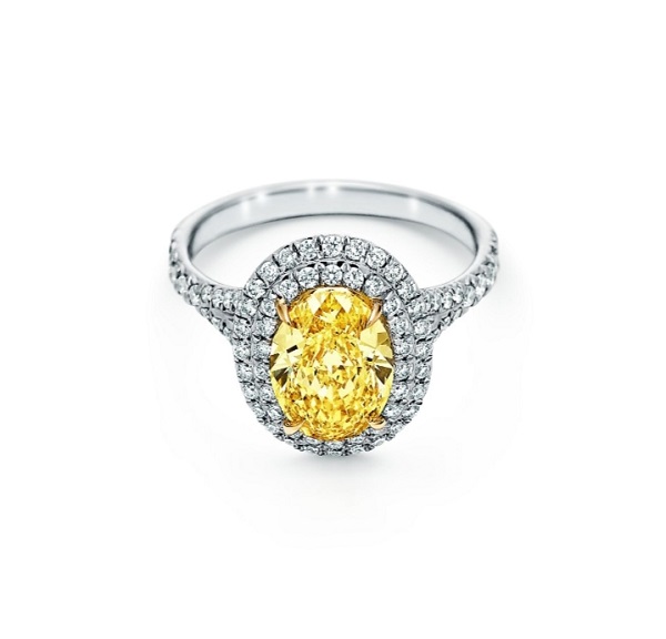 خاتم راقي مرصّع بحجر الألماس الأصفر من دار تيفاني أند كو Tiffany & Co 