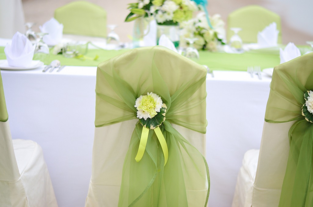 اللون الأخضر لديكور حفلات الزفاف الخارجي Shutterstock_129723701