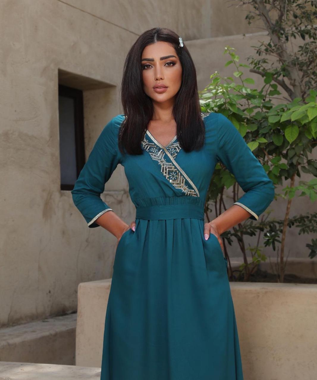 1 رينة فرح بفستان مطرز بأسلوب رمضاني -الصورة من حسابها على الانستغرام