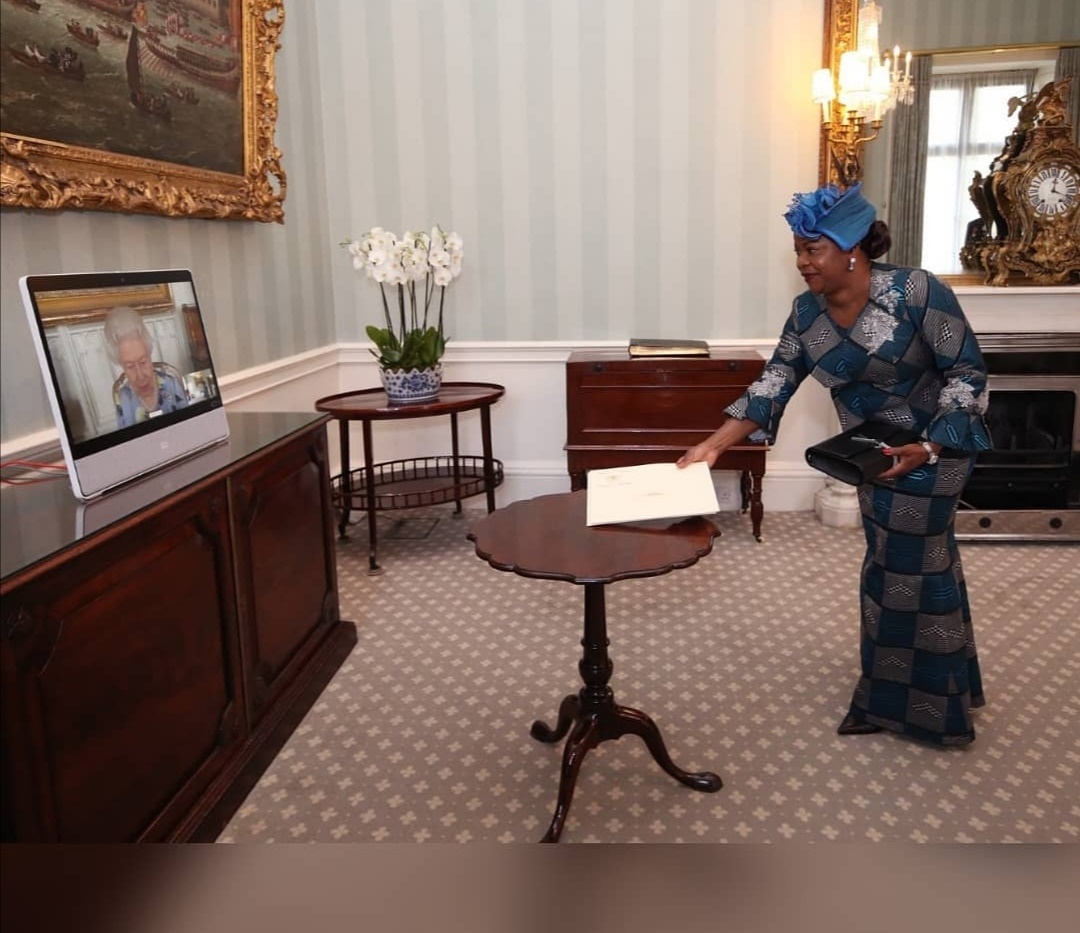 الملكة إليزابيث على شاشة عبر رابط فيديو من قلعة وندسور–الصورة من إنستغرام