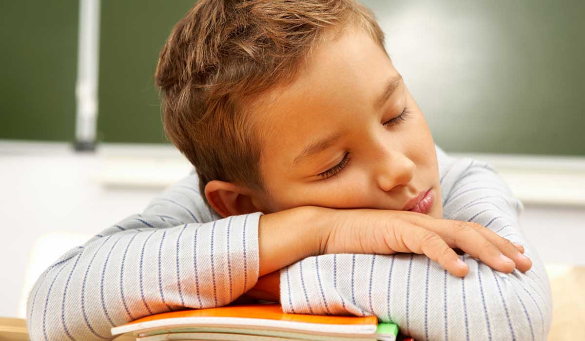 أسباب المشي أثناء النوم عند الأطفال.. وطرق العلاج و الوقاية