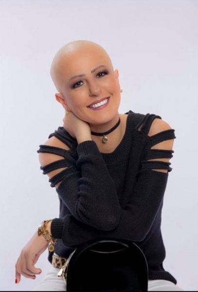 لينا شاكر تخضع لجلسة تصوير بعد شفائها من السرطان