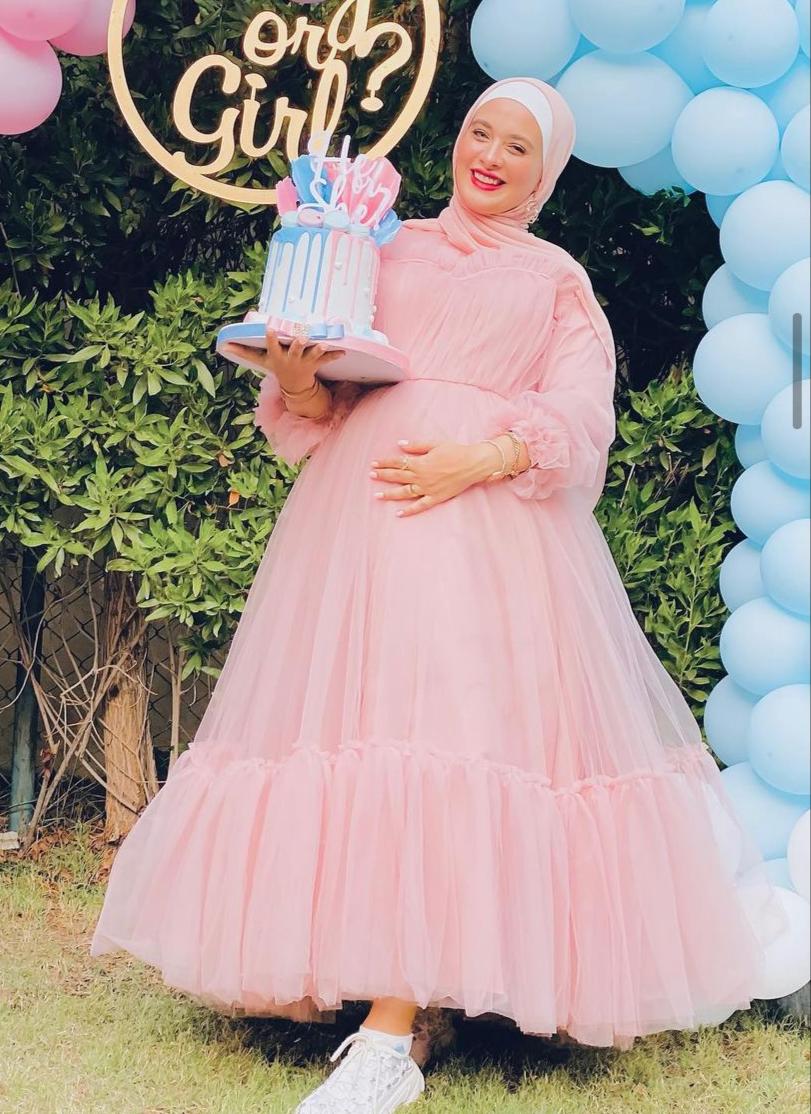  فستان باللون الزهري من نورهان حسن