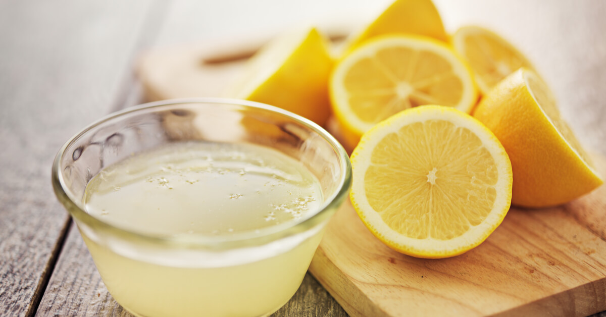 عصير الليمون لتبييض المناطق الحساسة