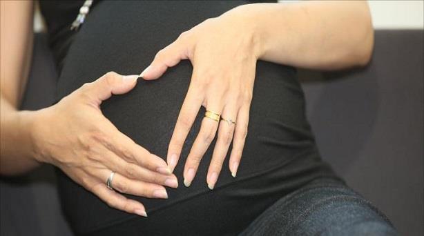 قد يحدث الحمل في الخمسين ويكون خطراً