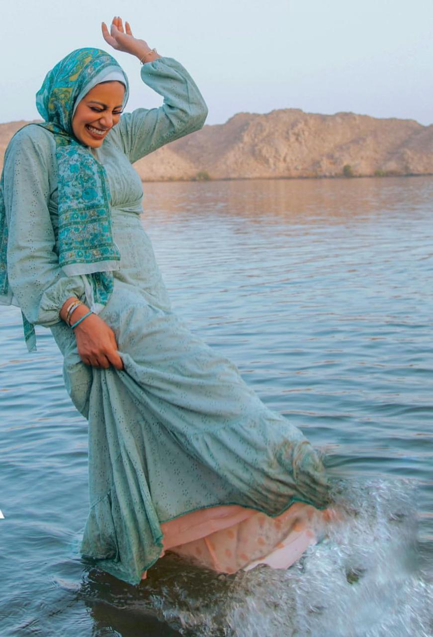  رانيا يحيى بفستان طويل للبحر -الصورة من حسابها على الانستغرام