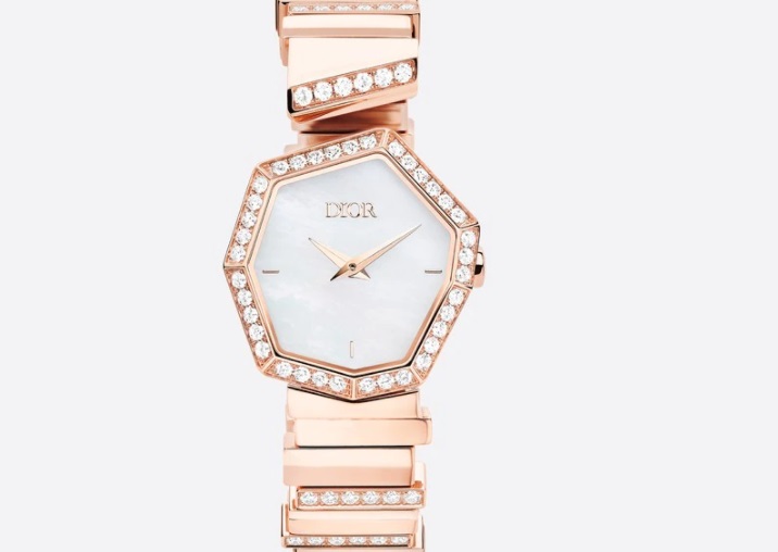 ساعة يد فاخرة بمبنا لؤلؤ من ديور Dior