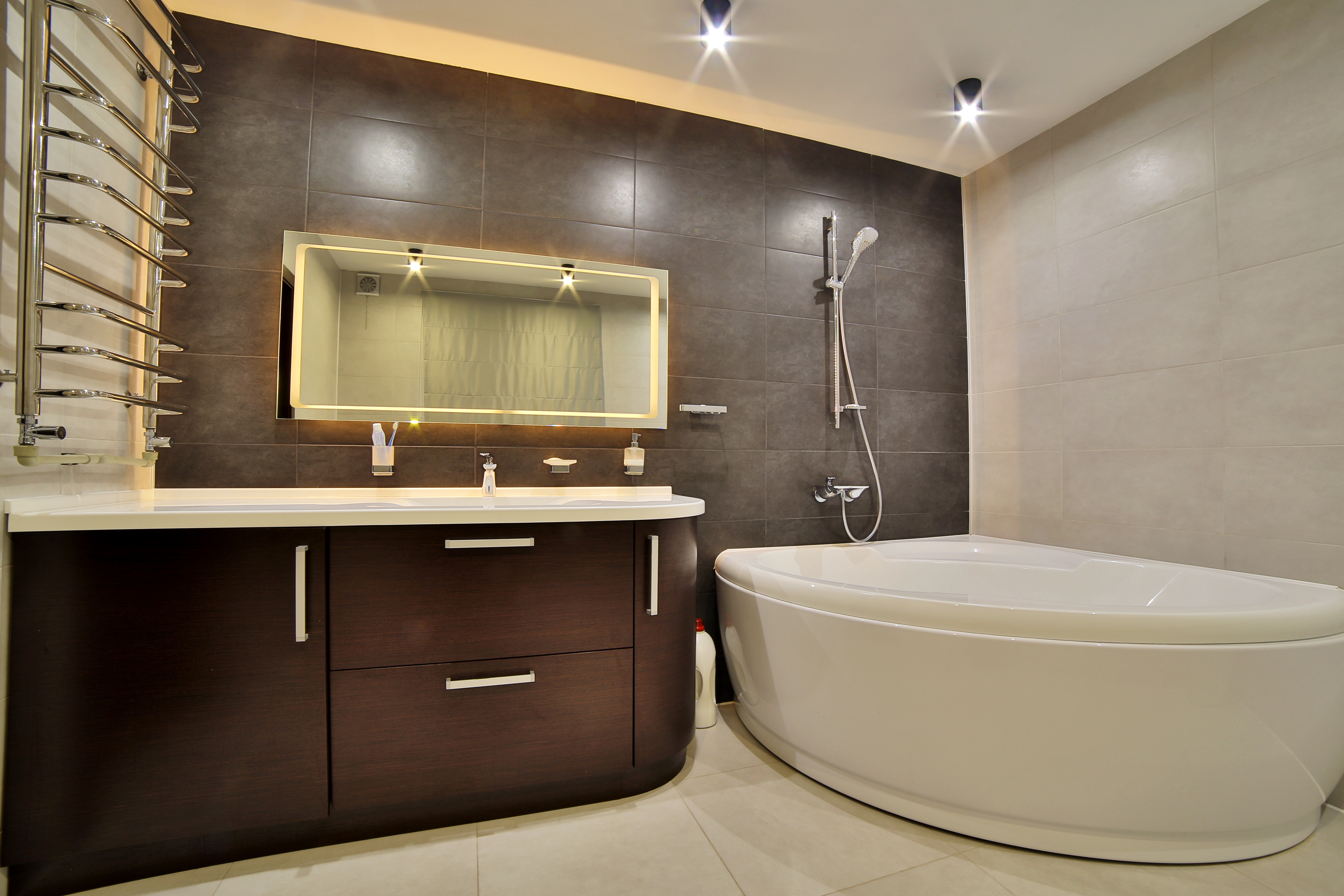 الرخام في ديكور الحمامات المودرن Luxury-bathroom-in-the-french-style-in-the-house-b-z6gbdet