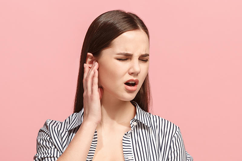 طنين الأذن من أعراض التهاب الاذن  الداخلية