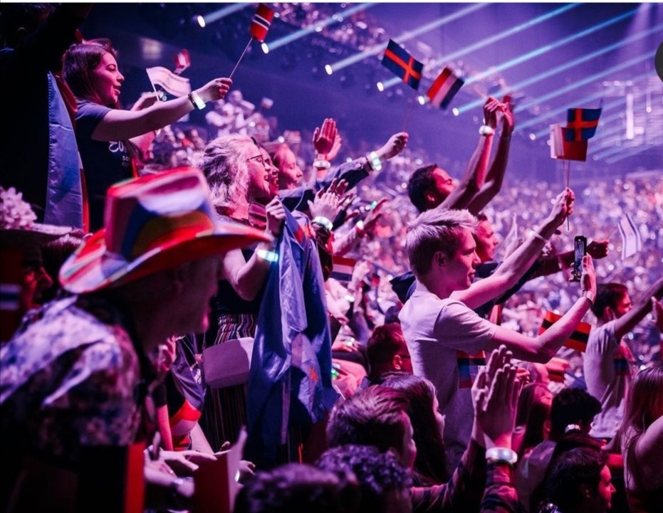 الجمهور في قاعة أهوى أرينا- الصورة من حساب Eurovision من إنستغرام