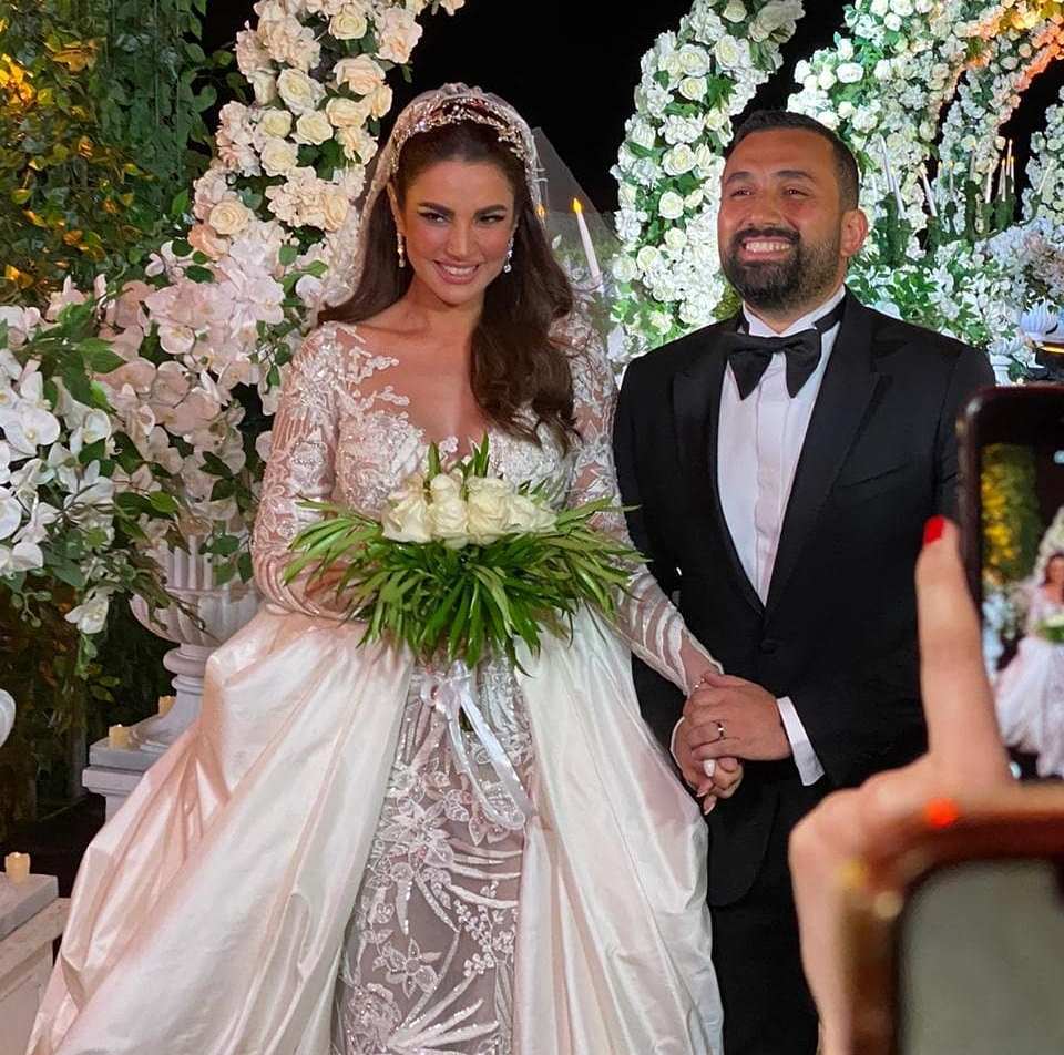 درة وهاني سعد خلال حفل زفافهما-