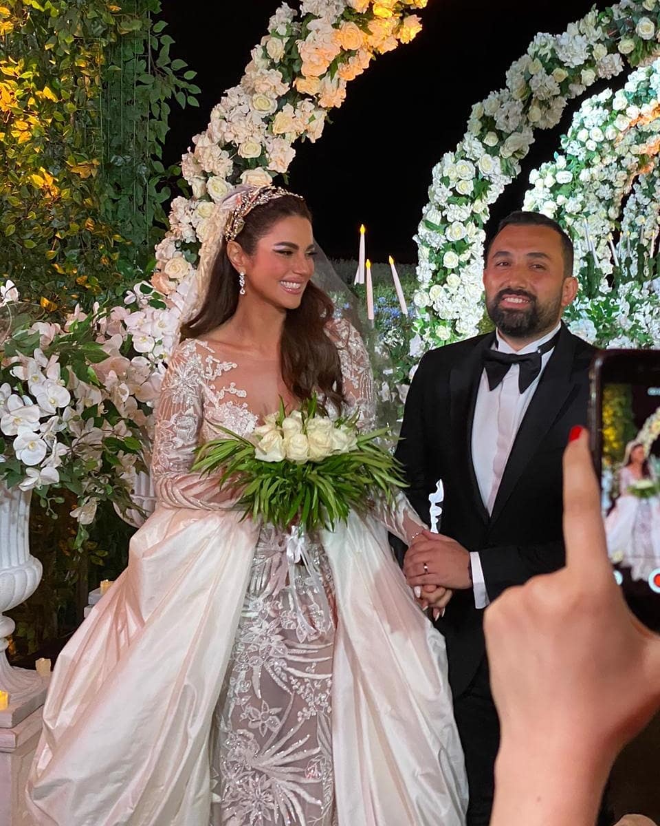 درة وهاني سعد خلال حفل زفافهما