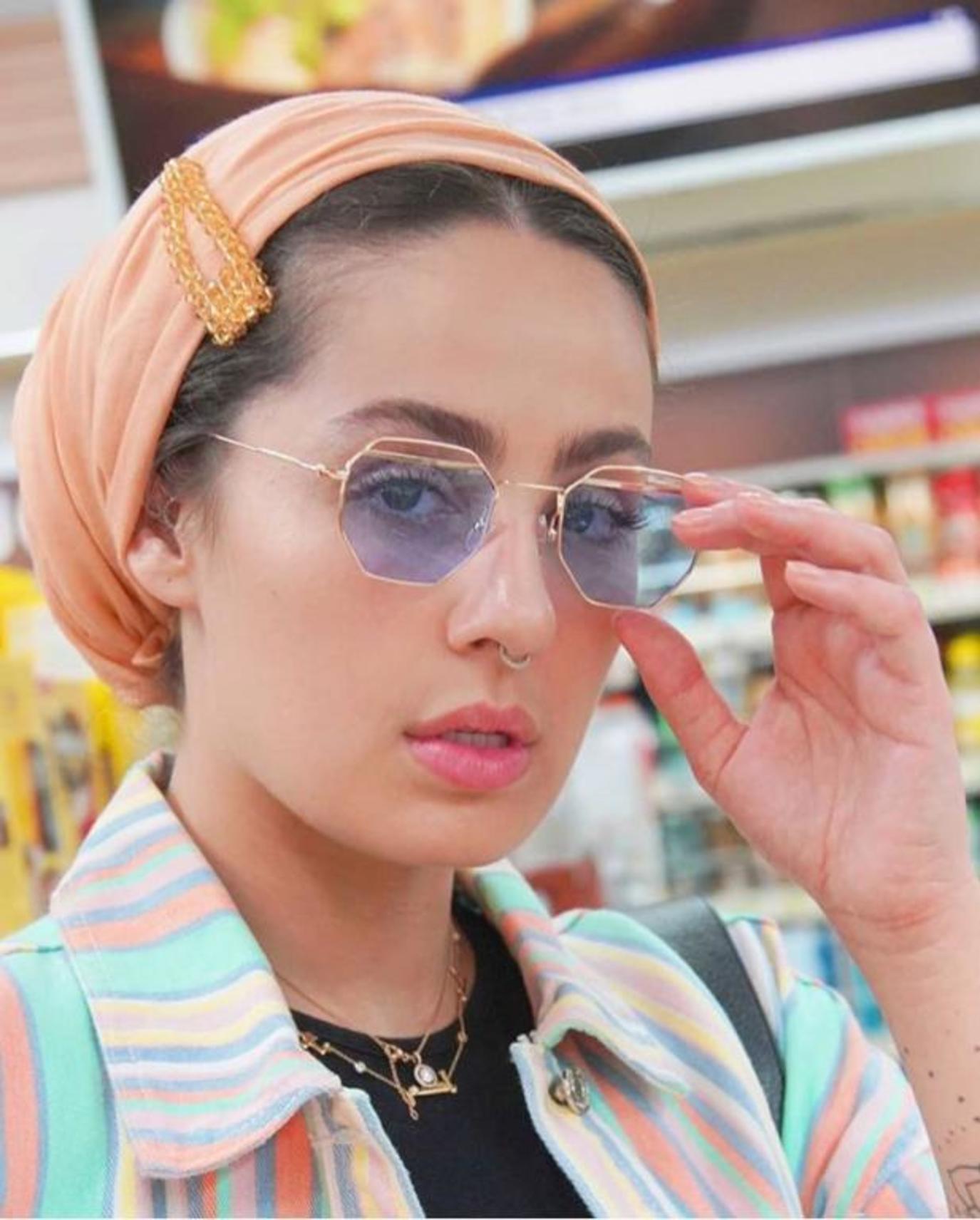 موضة الحجاب مع الاكسسورات المختلفة وطريقة تنسيقها كالفاشينيستا | مجلة سيدتي