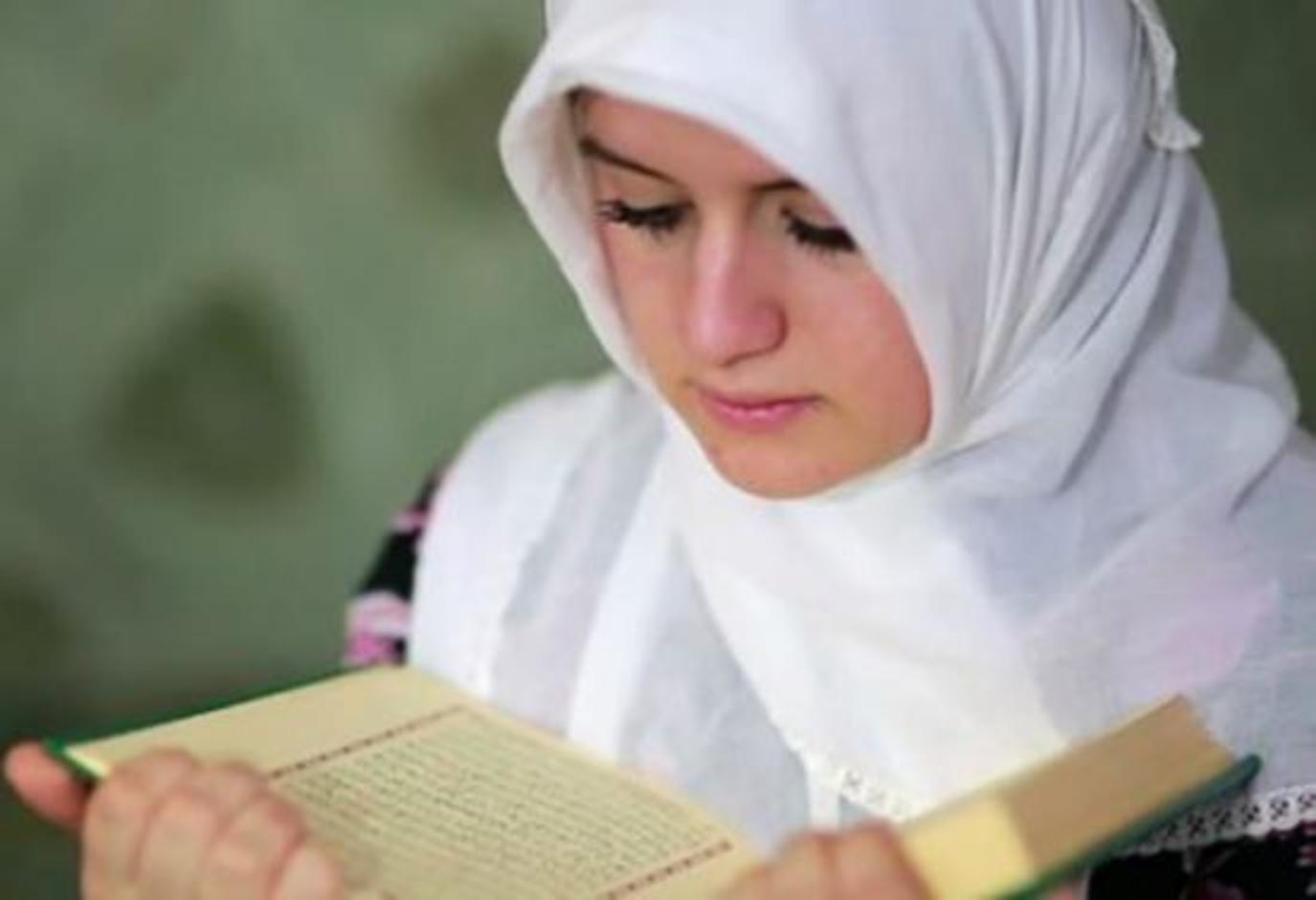 حكم قراءة القرآن للحائض في رمضان مجلة سيدتي