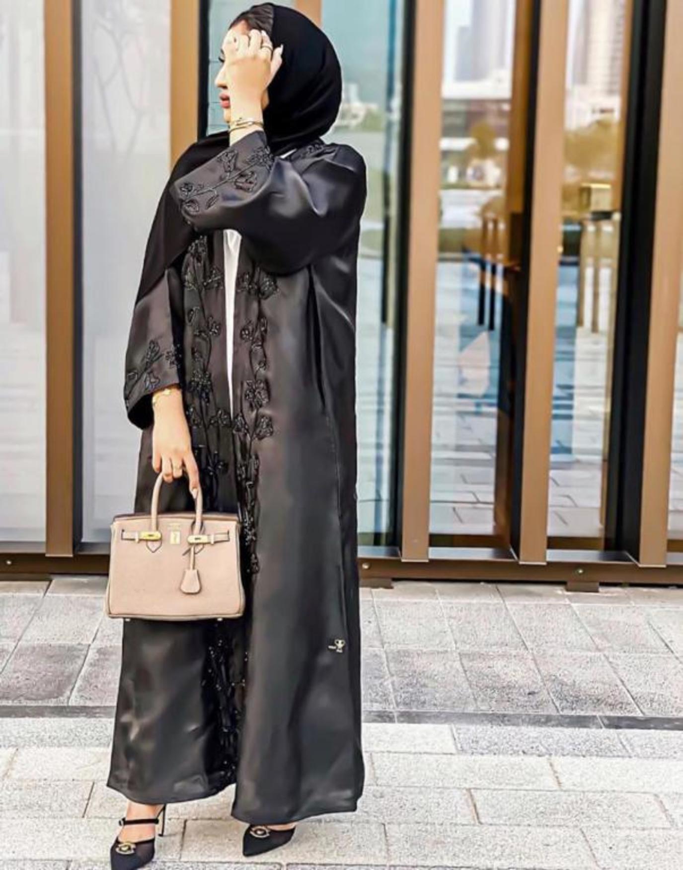 ملابس عزومات رمضان 2022.. «خلي فستان بديل ليكٍ وأكمامه ضيقة»