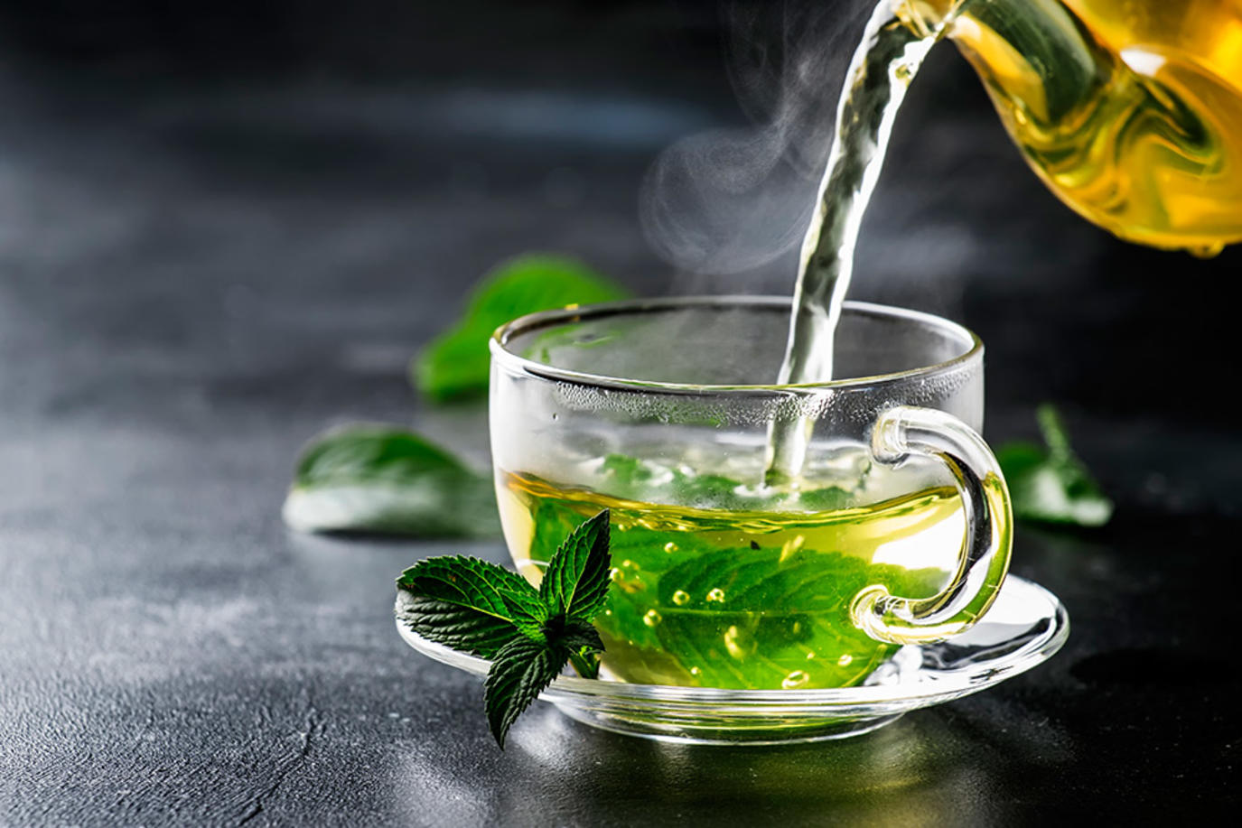 لن تصدقي ما سيحدث لجسمك عند تناول الشاي الأخضر يومياً 
