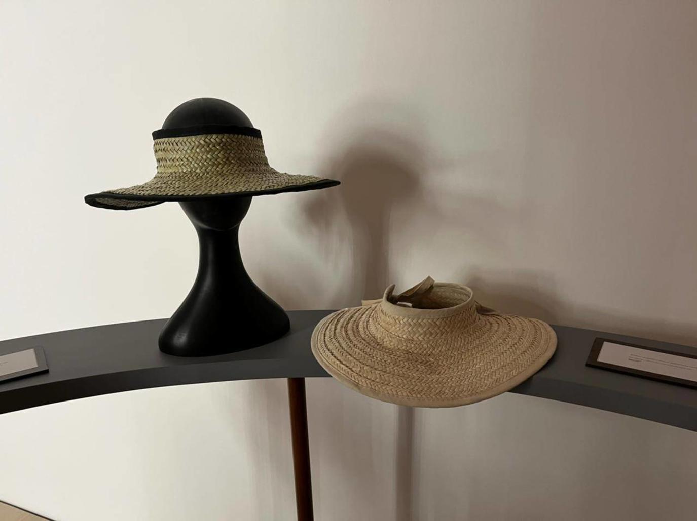 قبعة مصنوعة من الخوص