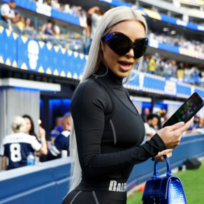  Kim Kardashian attends the game between the Dallas Cowboys and the Los Angeles Rams at SoFi Stadium on October 09, 2022 in Inglewood, California. Ronald Martinez/Getty Images/AFP