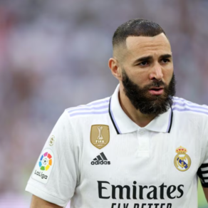 تقارير.. كريم بنزيما ينوي مغادرة ريال مدريد والانضمام لأحد الأندية السعودية- Real Madrid's Karim Benzema REUTERS/Isabel Infantes