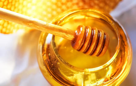 ما لا تعرفينه عن فوائد العسل!