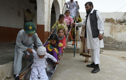 باكستاني يسعى لإنجاب 100 طفل