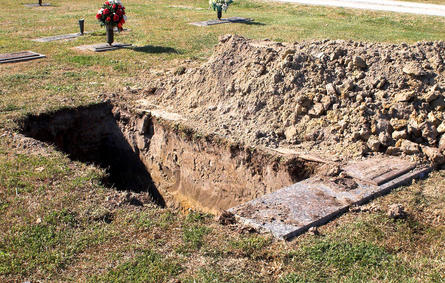 إستيقظت في قبرها بعد يوم من تشييع جنازتها
