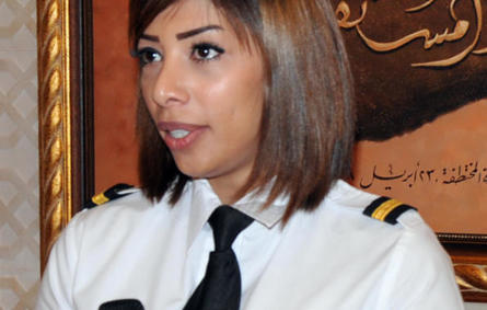 منيرة بوعركي أول كابتن طيار كويتية