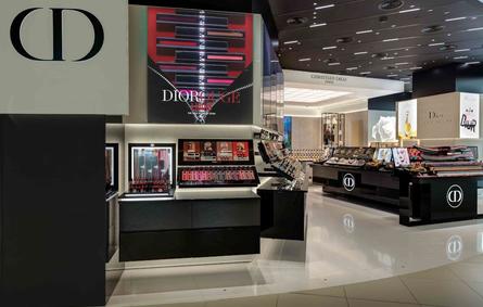 معرض جديد للعطور ومستحضرات التجميل من Dior في جدة