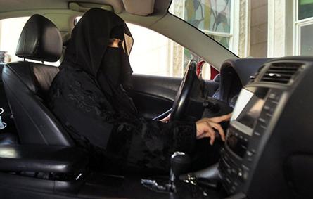القرني: قيادة المرأة السعودية تستند إلى «فقه واقع وأدلة شرعية»
