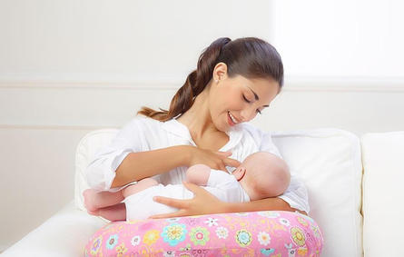 أفكار سلبية تؤثر على الرضاعة الطبيعية