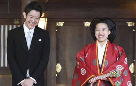 أميرة يابانية تتخلى عن لقبها من أجل الزواج بشاب من عامة الشعب