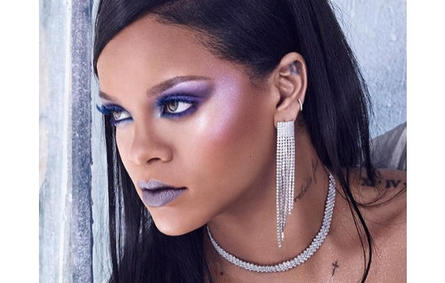 ريهانا Rihanna تعلن عن إطلاق أول لوحة تجميل «هايلايتر» من فنتي Fenty