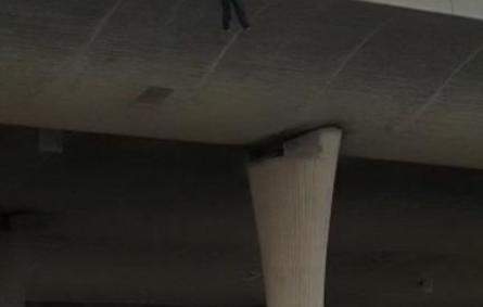 "شرطة جدة" تحبط محاولة انتحار شخص من فوق جسر الخير