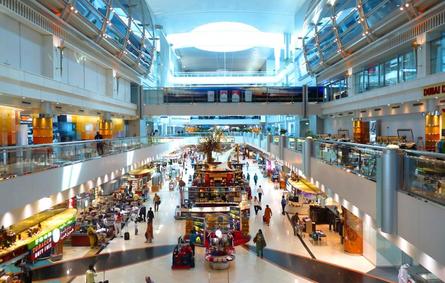 مطار دبي الدولي يصدح بـ "أنغام السعادة"