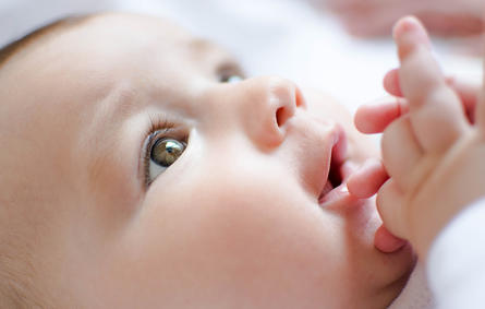 ما هي طريقة تنظيف  أنف الرضيع؟