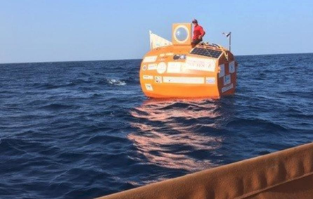 مغامر فرنسي يعبر المحيط الأطلسي في «برميل»