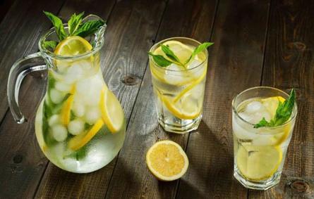 5 فوائد ستجعلك تبدأ إفطارك بعصير الليمون في رمضان.. تعرف عليها!