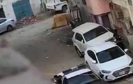 شرطة مكة المكرمة تكشف ملابسات تفتيش شرطي مركبة في وضع التشغيل