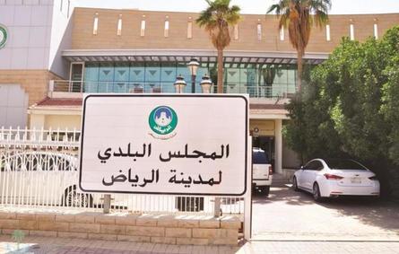 المجلس البلدي في الرياض يوصي بمظلات منزلية للسيارات