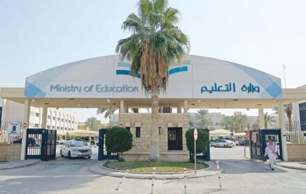 وزارة التعليم تناقش توظيف التجهيزات المدرسية لتنفيذ النشاطات العلمية