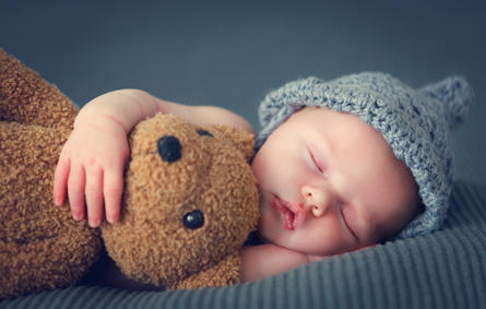 كم عدد ساعات نوم الطفل في الشهر الثاني؟ 