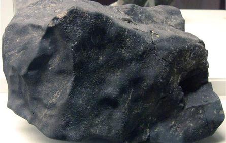 اكتشاف أقدم مادة على كوكب الأرض داخل نيزك عمره 7.5 مليار عام