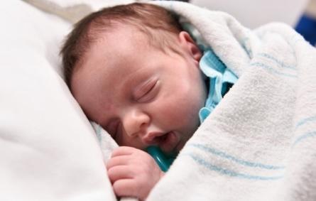 ولادة طفلة من رحم فيروس كورونا والفحوصات تكشف عن مفاجأة