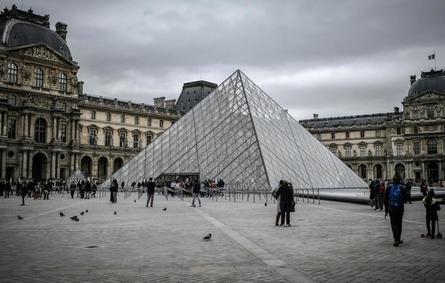 إغلاق متحف اللوفر في فرنسا أمام الزوار