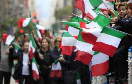 الإيطاليون يرفعون الأعلام ويرددون: انهضي إيطاليا ولا تستسلمي