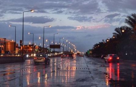 أمطارٌ على الرياض.. ورواد تويتر يتغنون بجمالها من الحجر الصحي